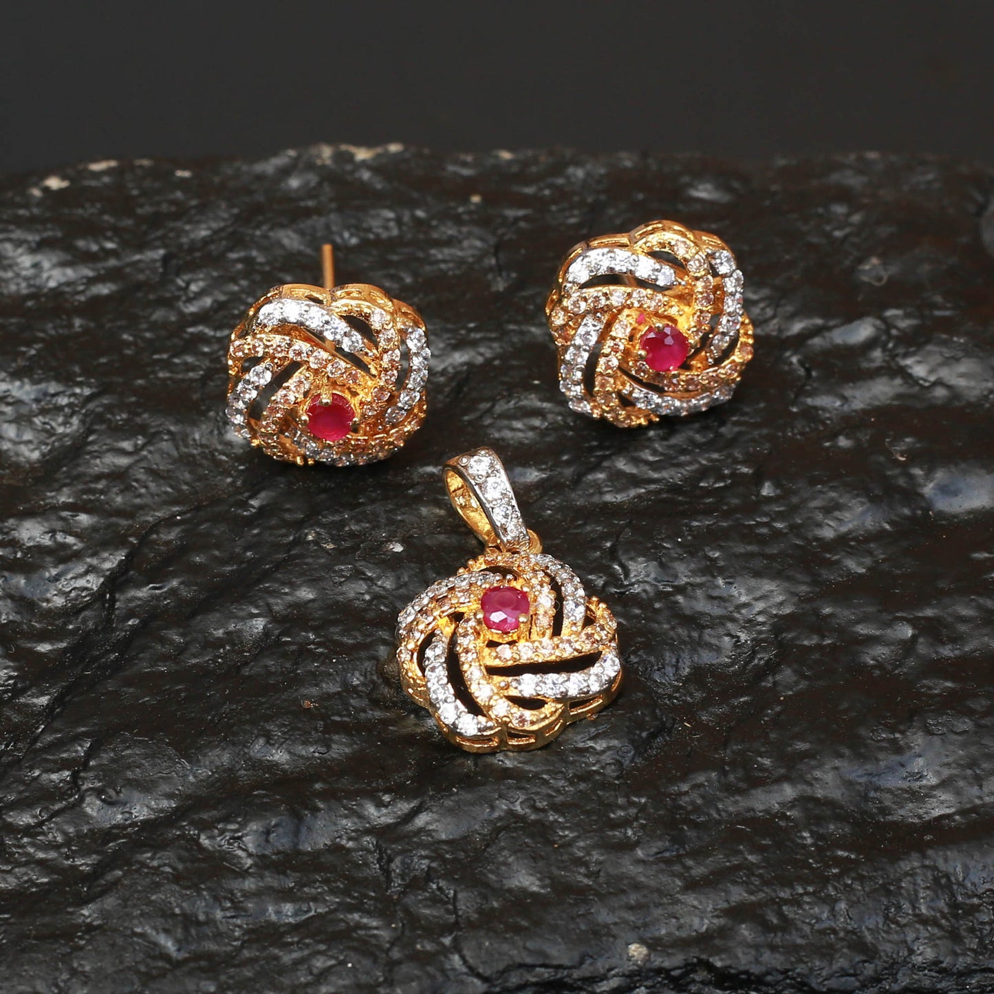 Pendent Set