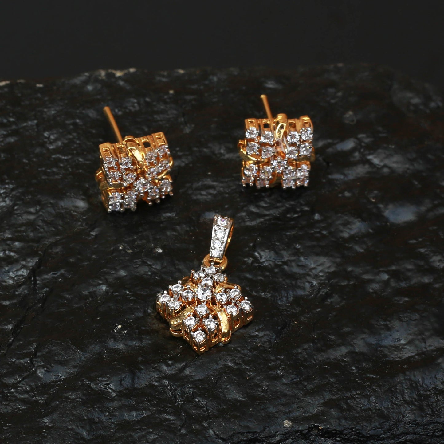Pendent Set