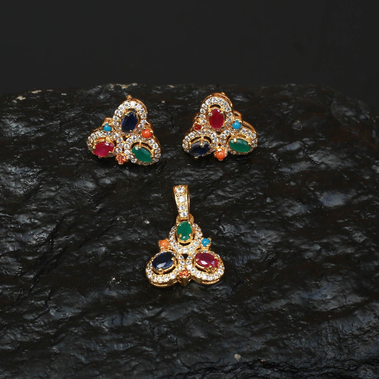 Pendent Set