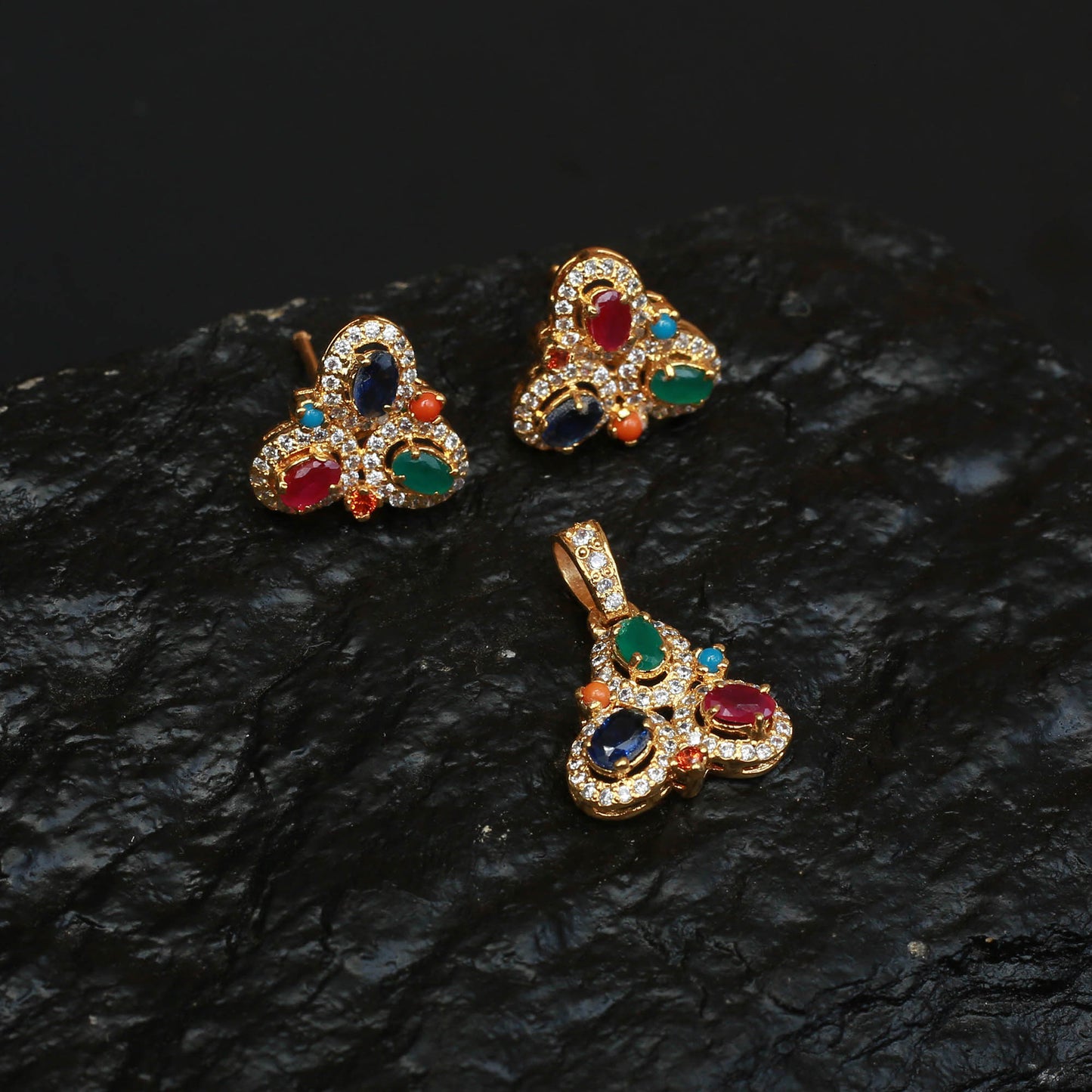 Pendent Set