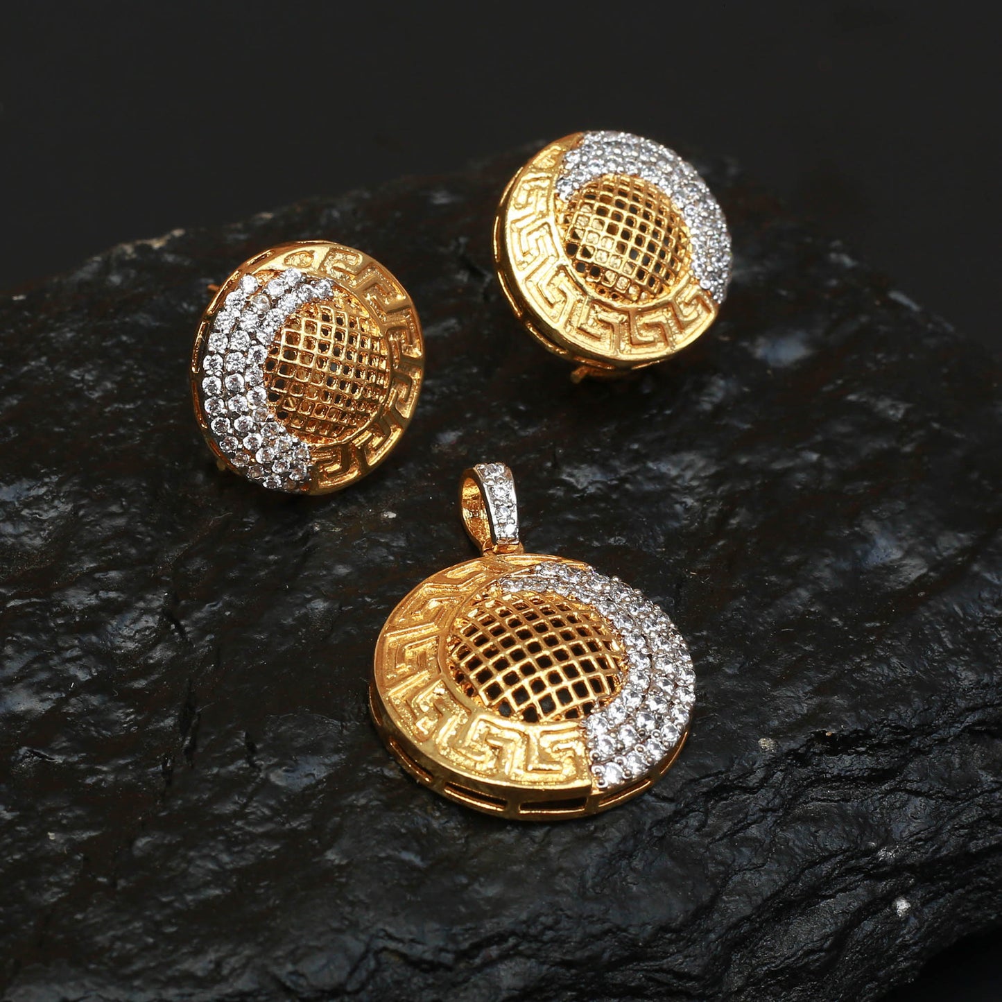 Pendent Set