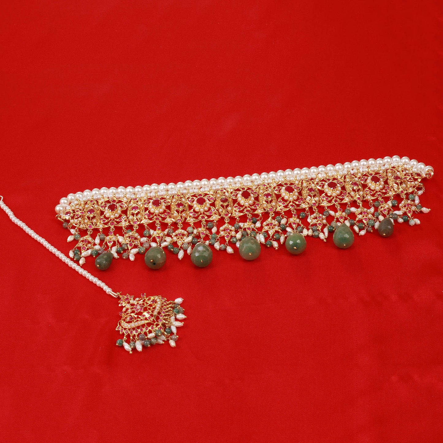 Choker Set With Earrings TIka