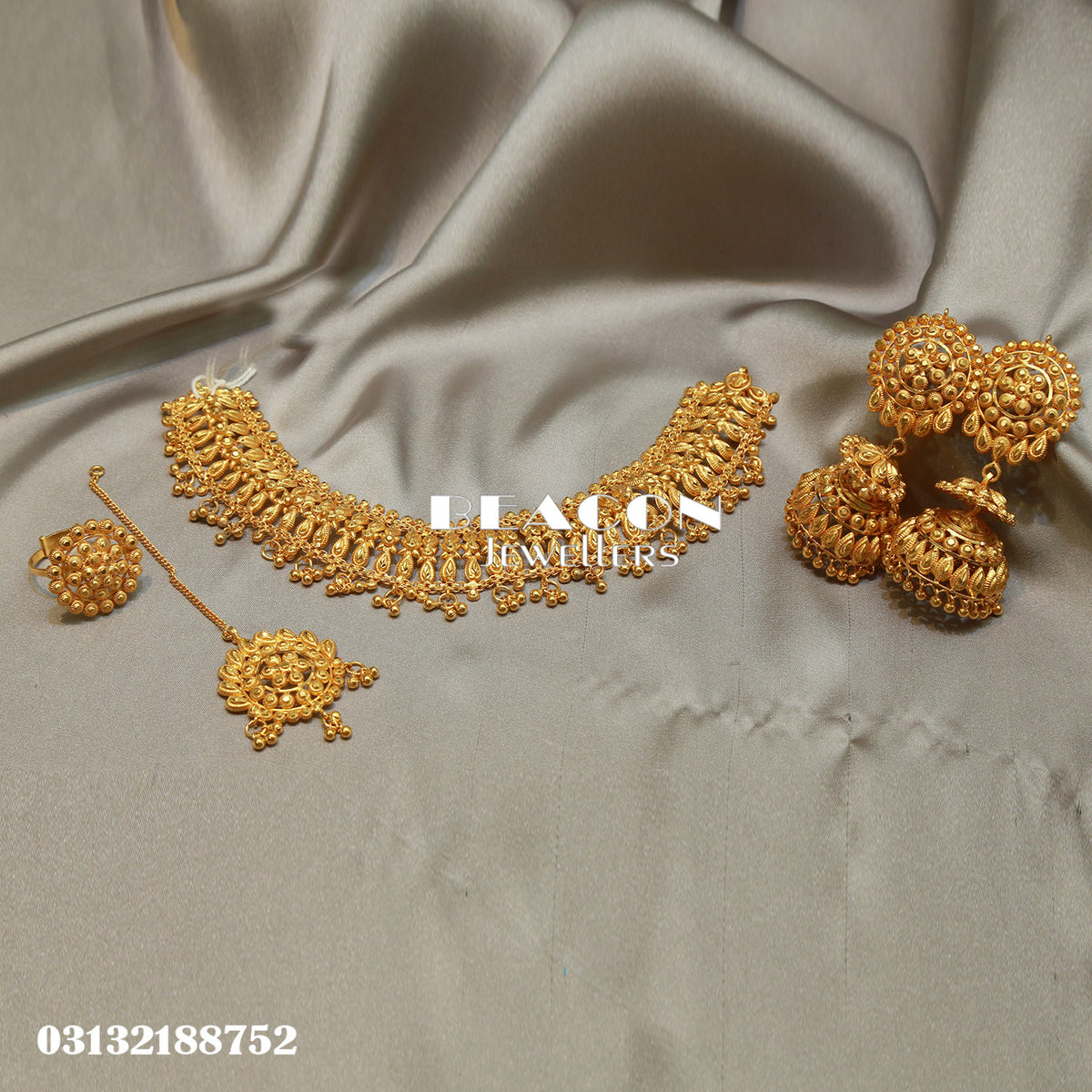 Necklace with Bindi and Earrings 40