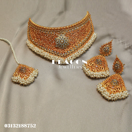 Choker with Bindi and Earrings 06