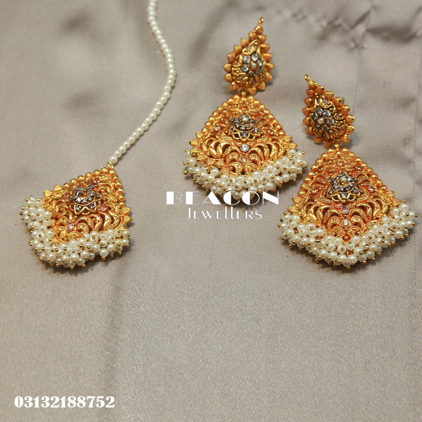Choker with Bindi and Earrings 06
