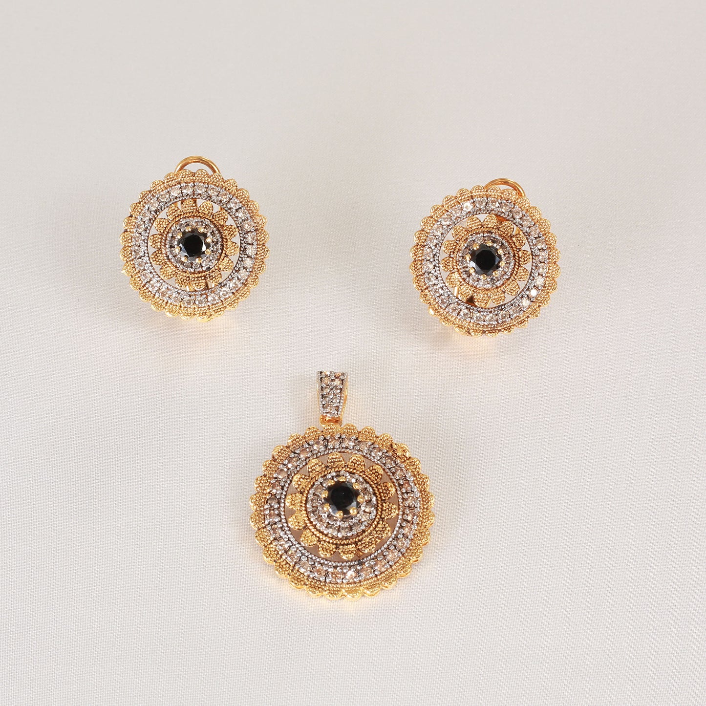 Pendent Set
