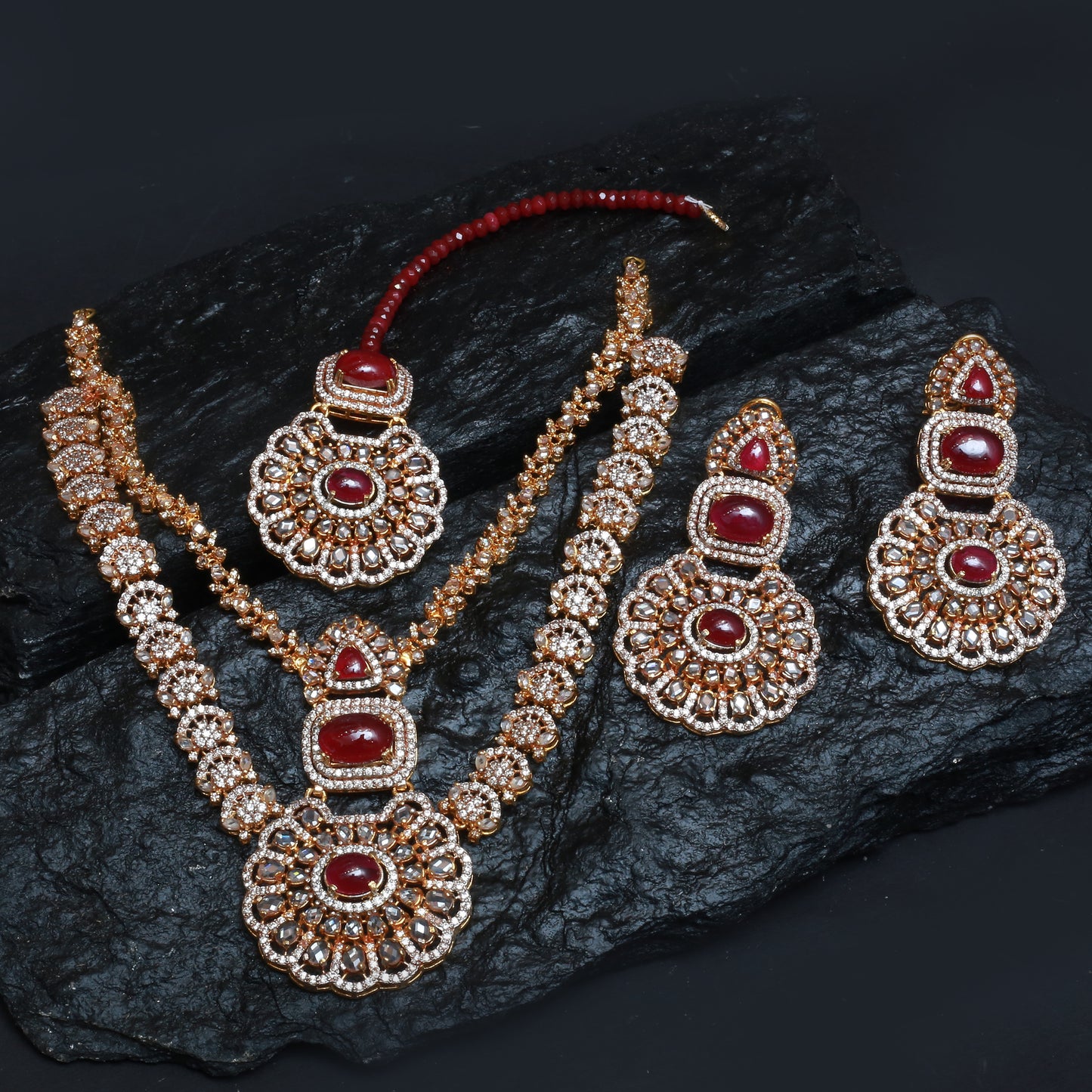 Necklace Set With Earring Tika