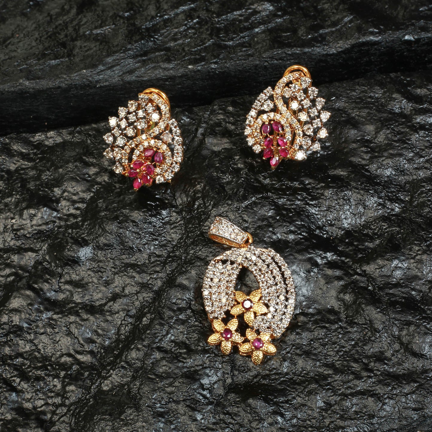 Pendent Set