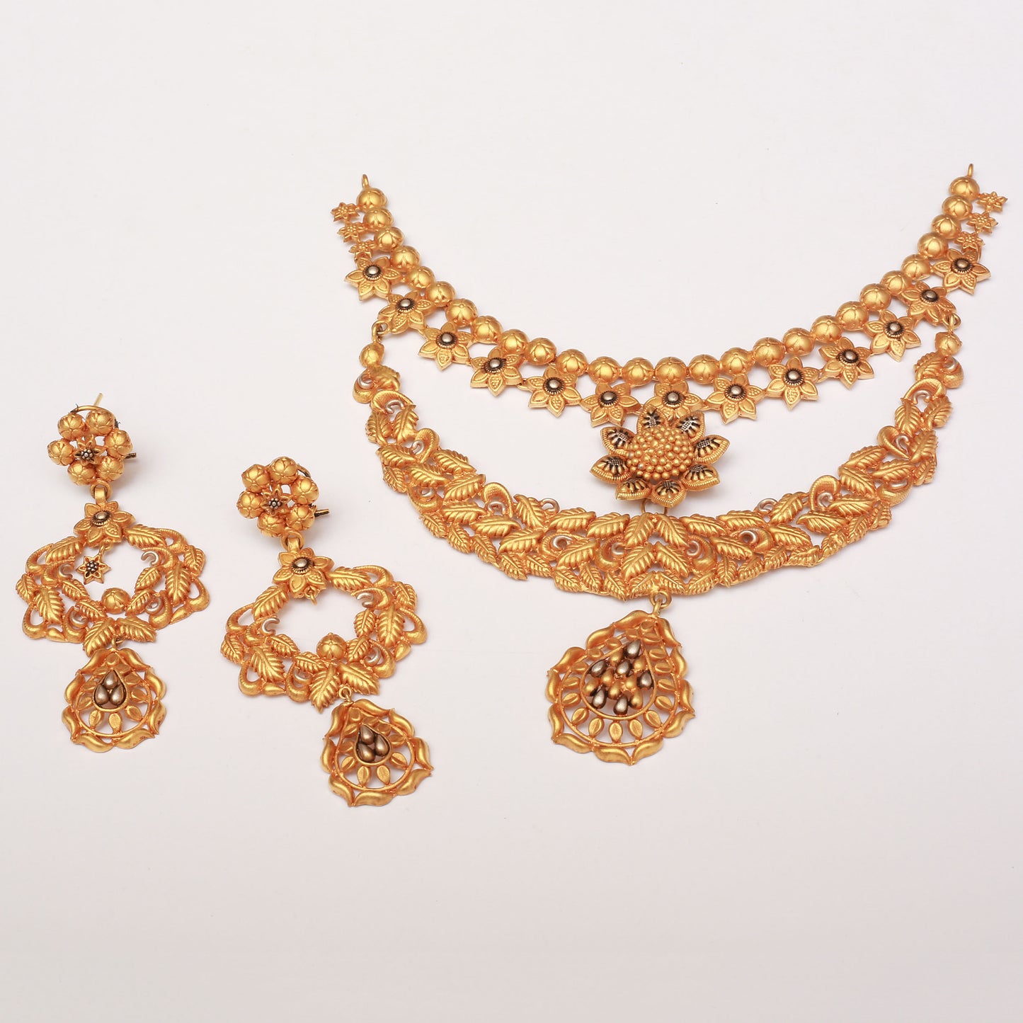 Necklace set with Earning