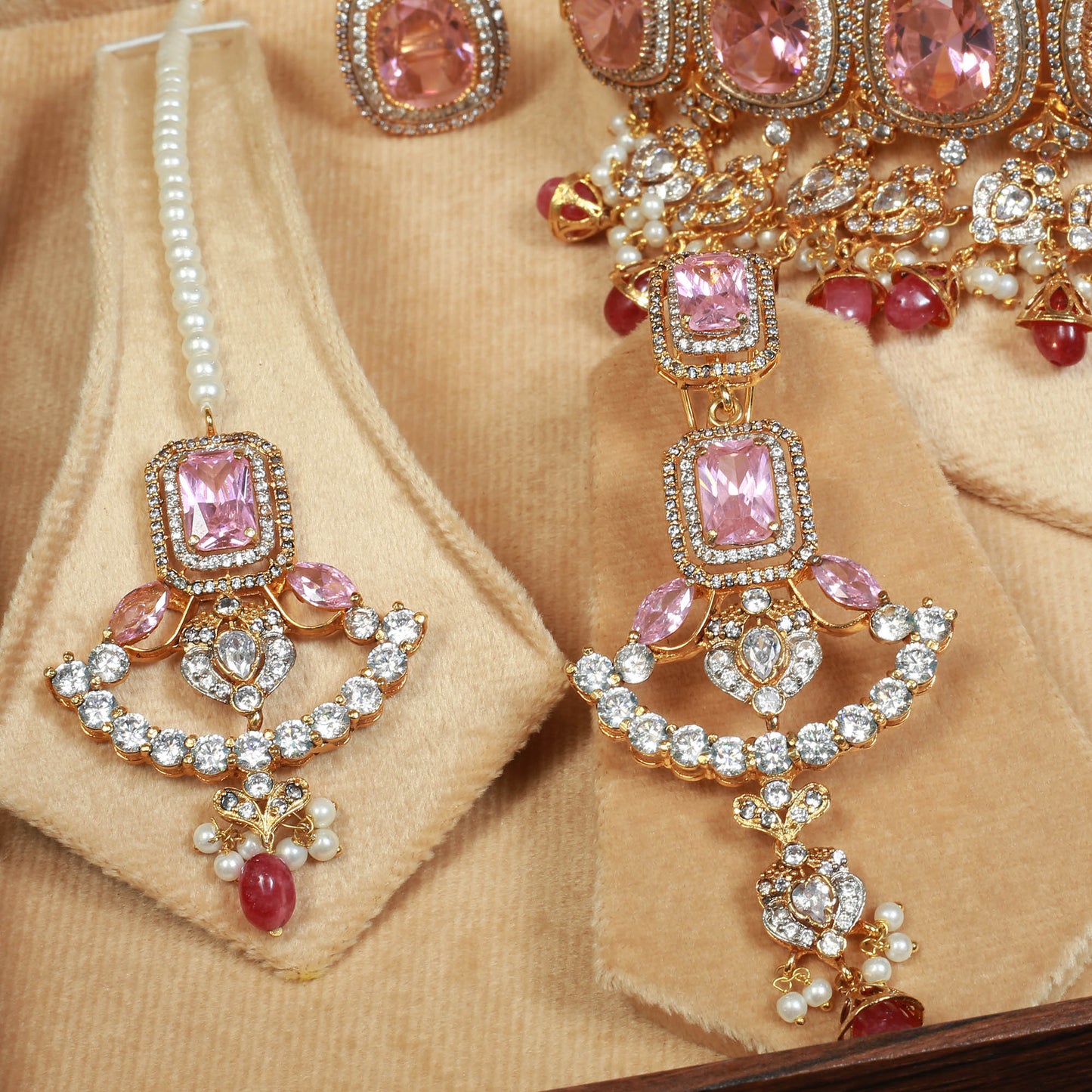 Pendent set with Earning  and Tika