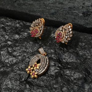 Alternative view of Pendant Sets 0028