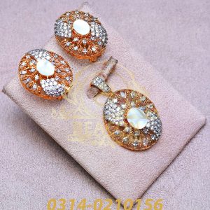 Alternative view of Pendant Set