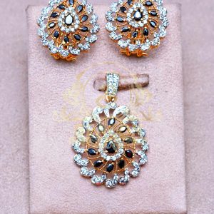 Alternative view of Pendant Set