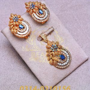 Alternative view of Pendant Set