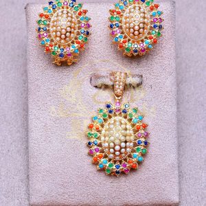 Alternative view of Pendant Set