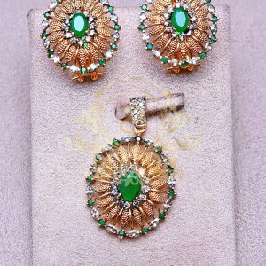 Alternative view of Pendant Set