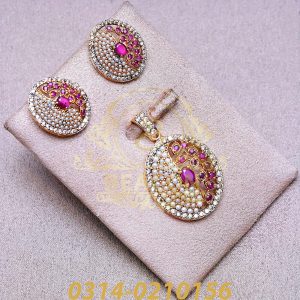 Alternative view of Pendant Set