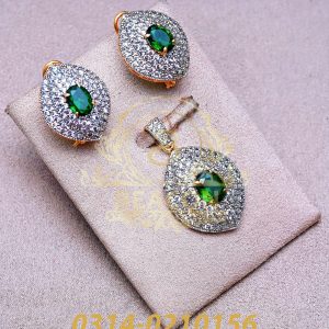 Alternative view of Pendant Set