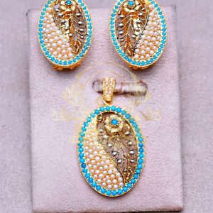 Alternative view of Pendant Set