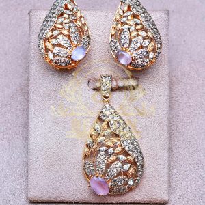 Alternative view of Pendant Set