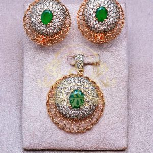 Alternative view of Pendant Set