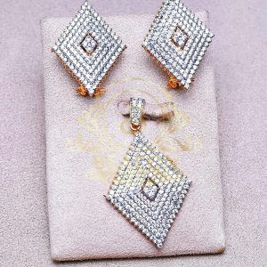 Alternative view of Pendant Set