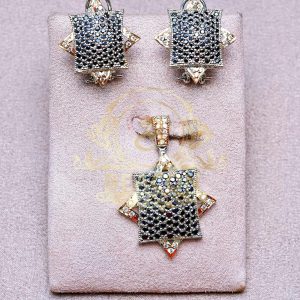 Alternative view of Pendant Set