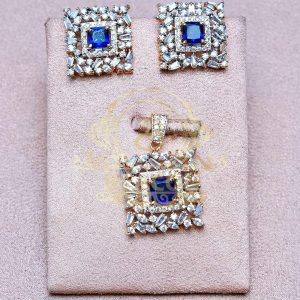 Alternative view of Pendant Set