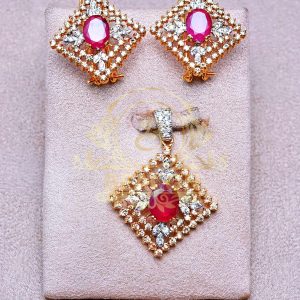 Alternative view of Pendant Set