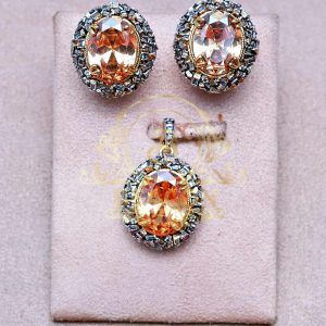 Alternative view of Pendant Set