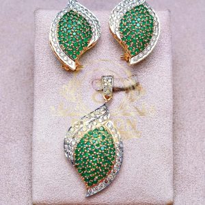 Alternative view of Pendant Set