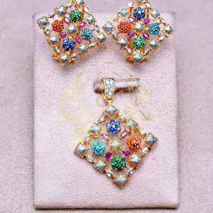 Alternative view of Pendant Set