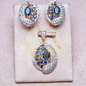 Alternative view of Pendant Set