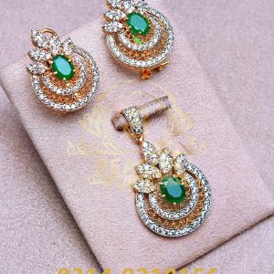 Alternative view of Pendant Set