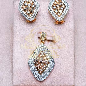 Alternative view of Pendant Set