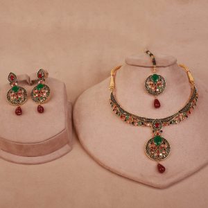 Alternative view of Necklace Set