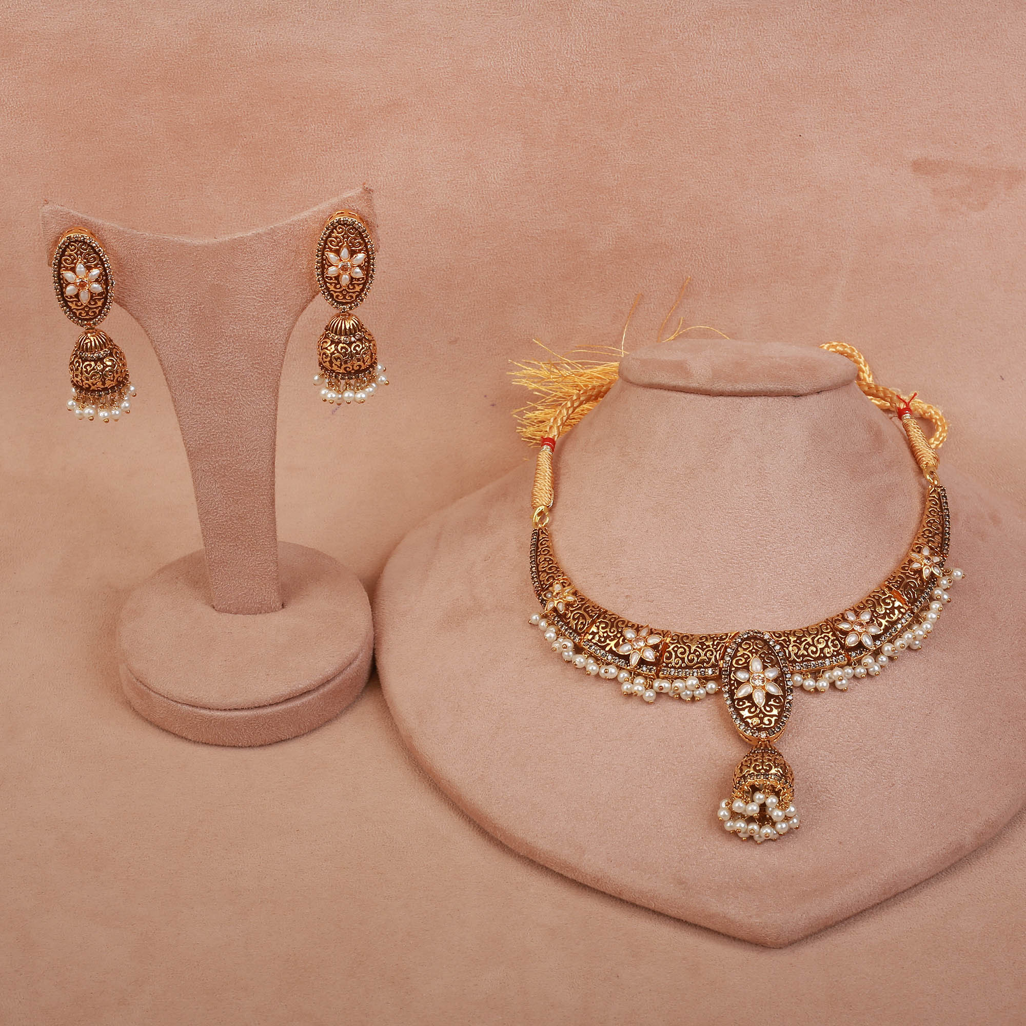 Alternative view of Antique Jewelry