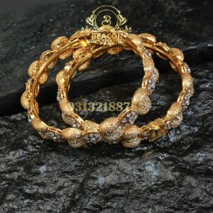 Alternative view of Bangles002