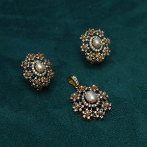 Alternative view of Pendant Sets