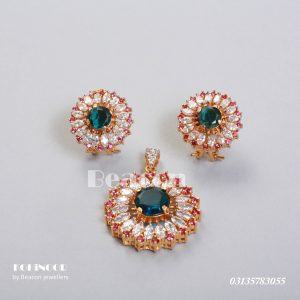 Alternative view of Pendant Set