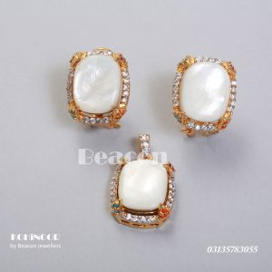 Alternative view of Pendant Set