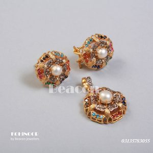 Alternative view of Pendant Set