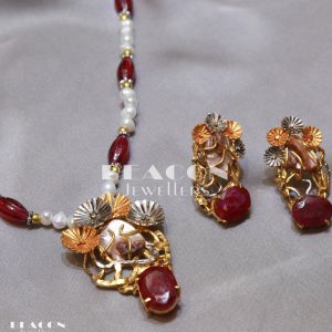 Alternative view of Antique Jewelry
