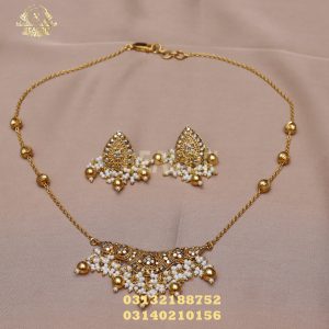 Alternative view of Pendant Set