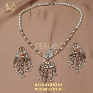 Alternative view of Pendant Set