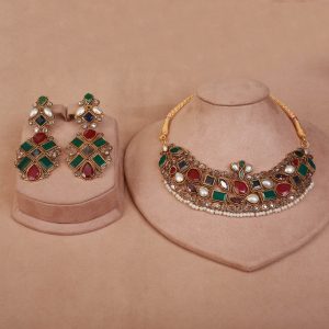 Alternative view of Antique Jewelery