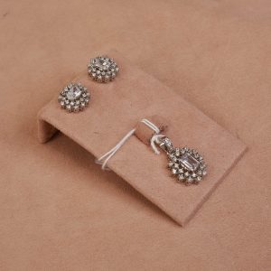 Alternative view of Pendant Set